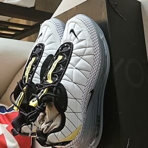 Nike Air MX 720-818 Size M7.5 / W9, UK 6.5, EU 40.5 New in box